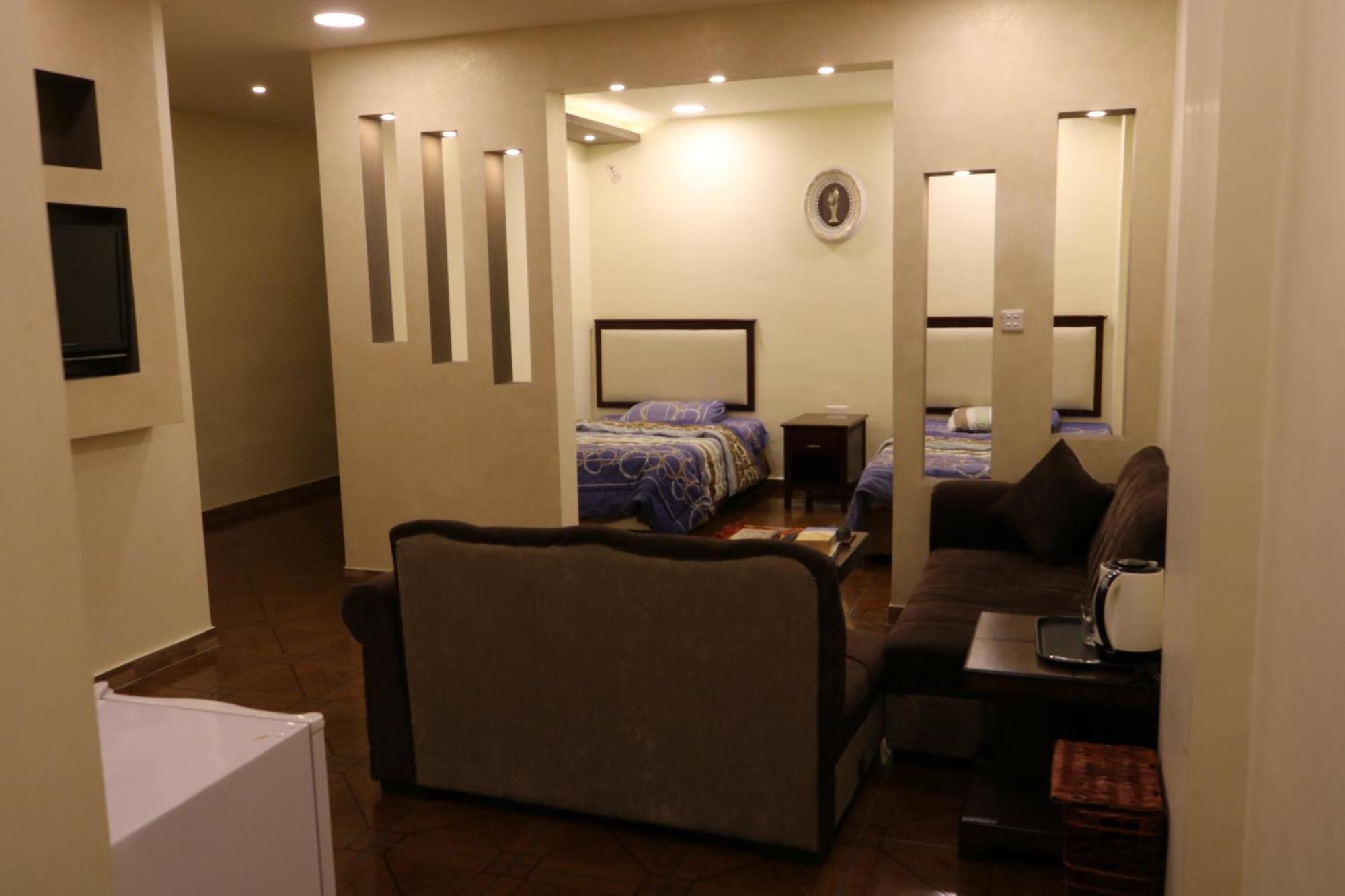Al Riyati Hotel Apartments Áqaba Habitación foto